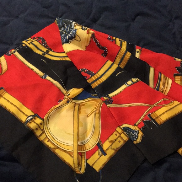 Beautiful Italian made equestrian motif scarf - Picture 2 of 6